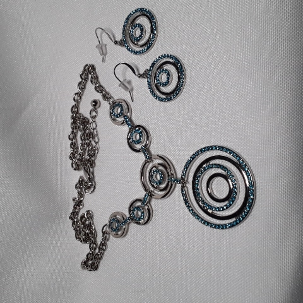 Statement necklace and earings